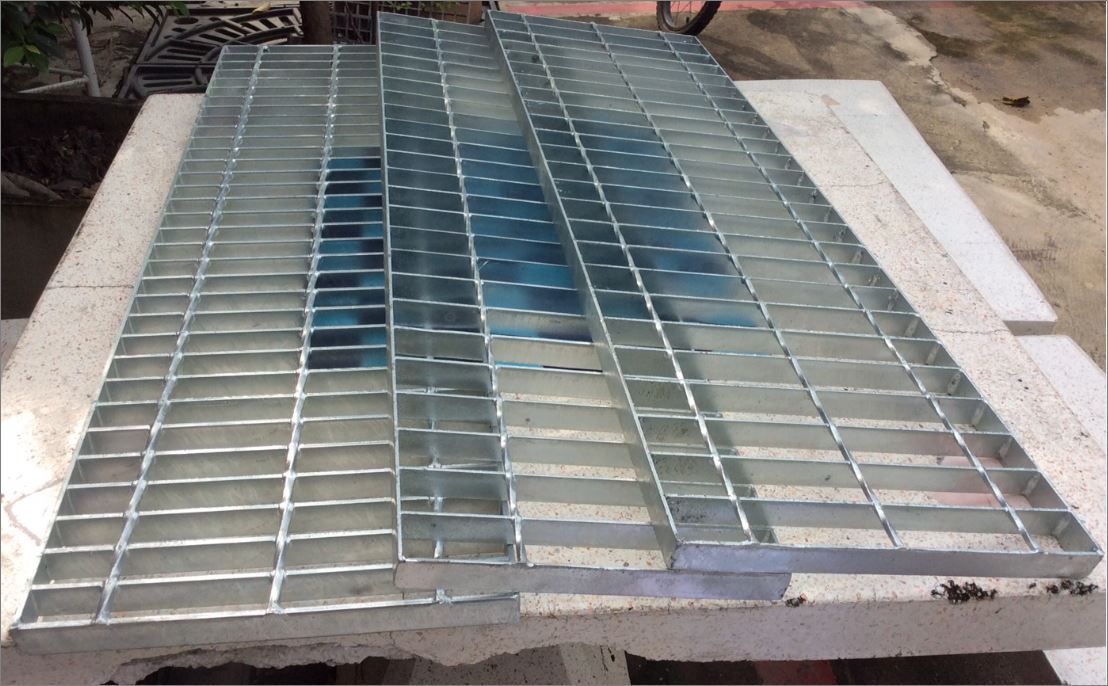 STANDARD GALVANIZED GRATING