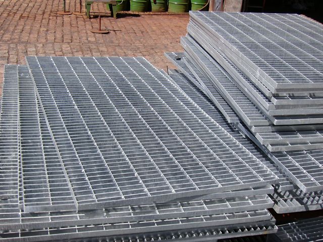 STANDARD GALVANIZED GRATING